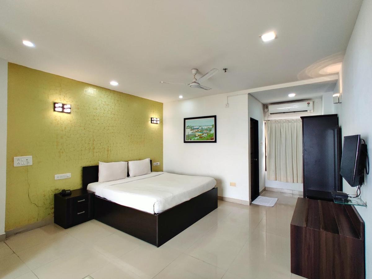 Golden Chariot Hotel Daman Exteriér fotografie
