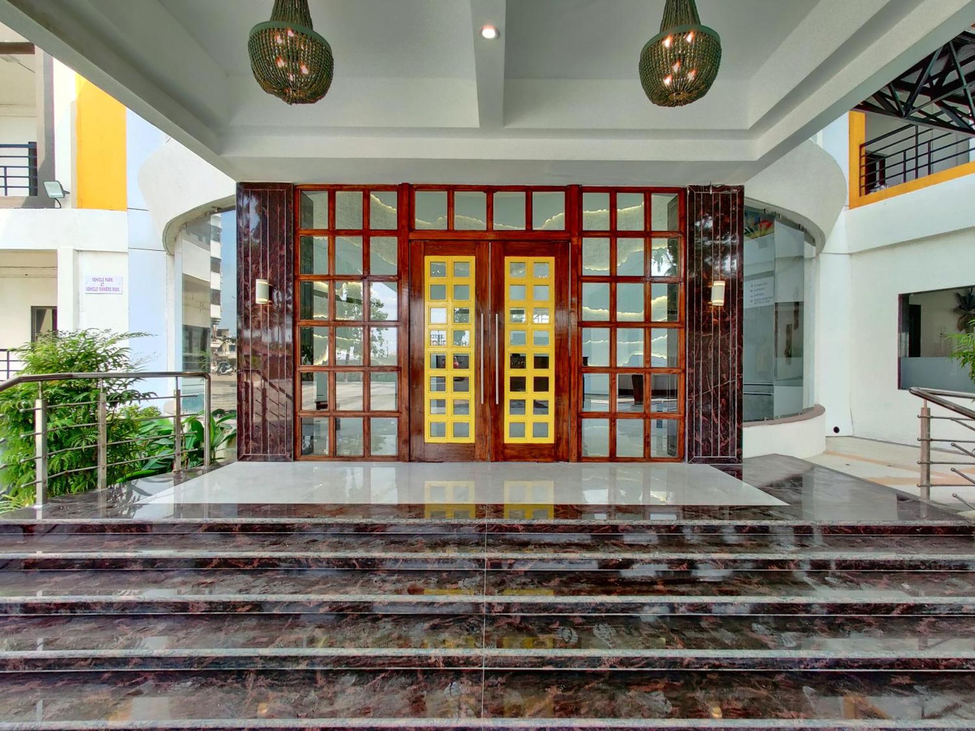 Golden Chariot Hotel Daman Exteriér fotografie