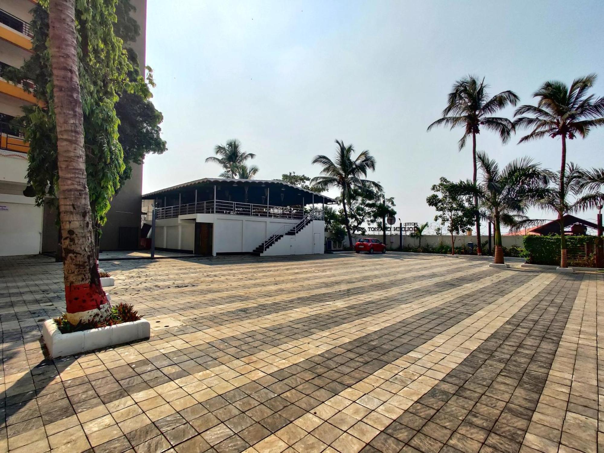 Golden Chariot Hotel Daman Exteriér fotografie