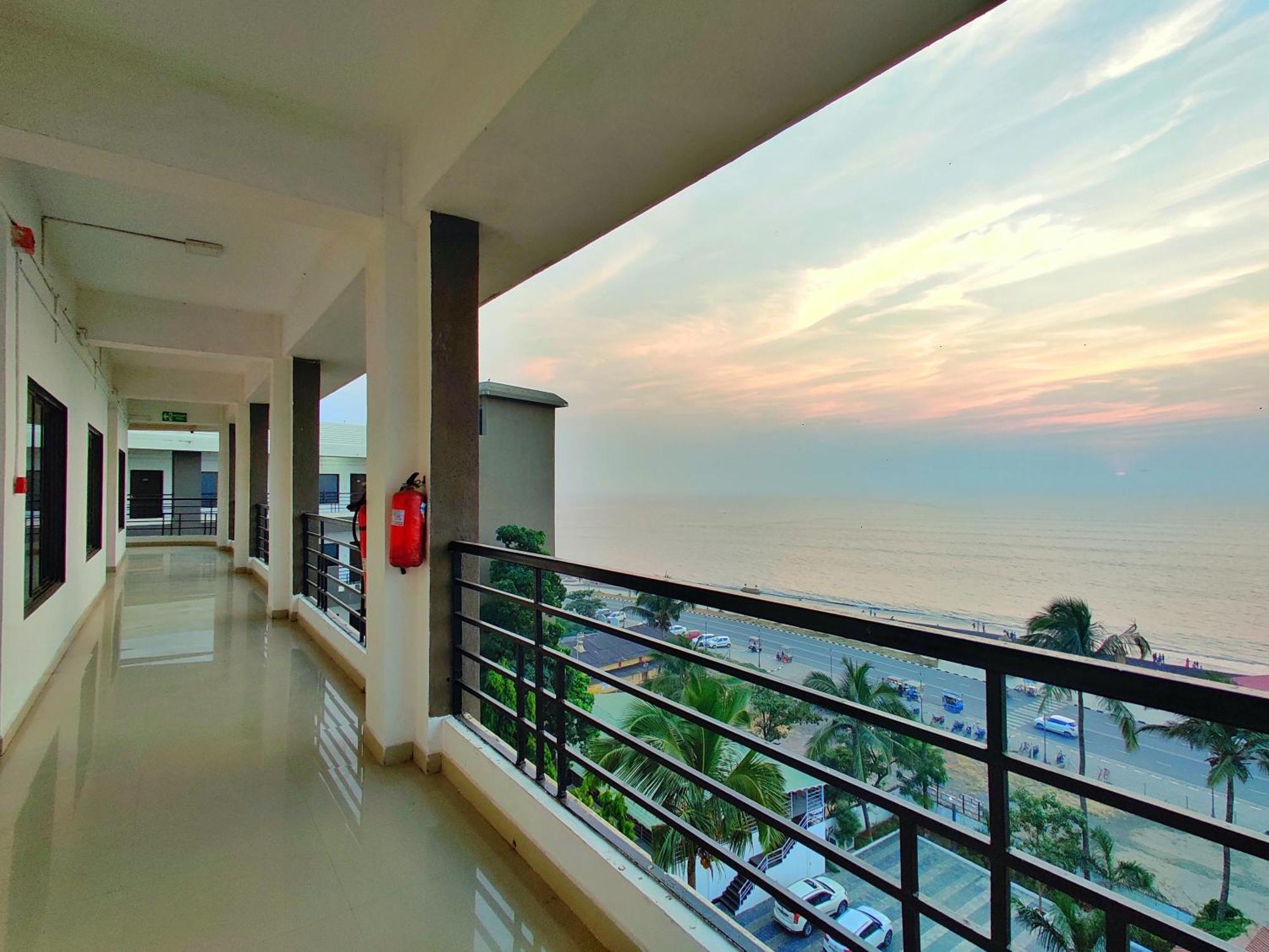 Golden Chariot Hotel Daman Exteriér fotografie