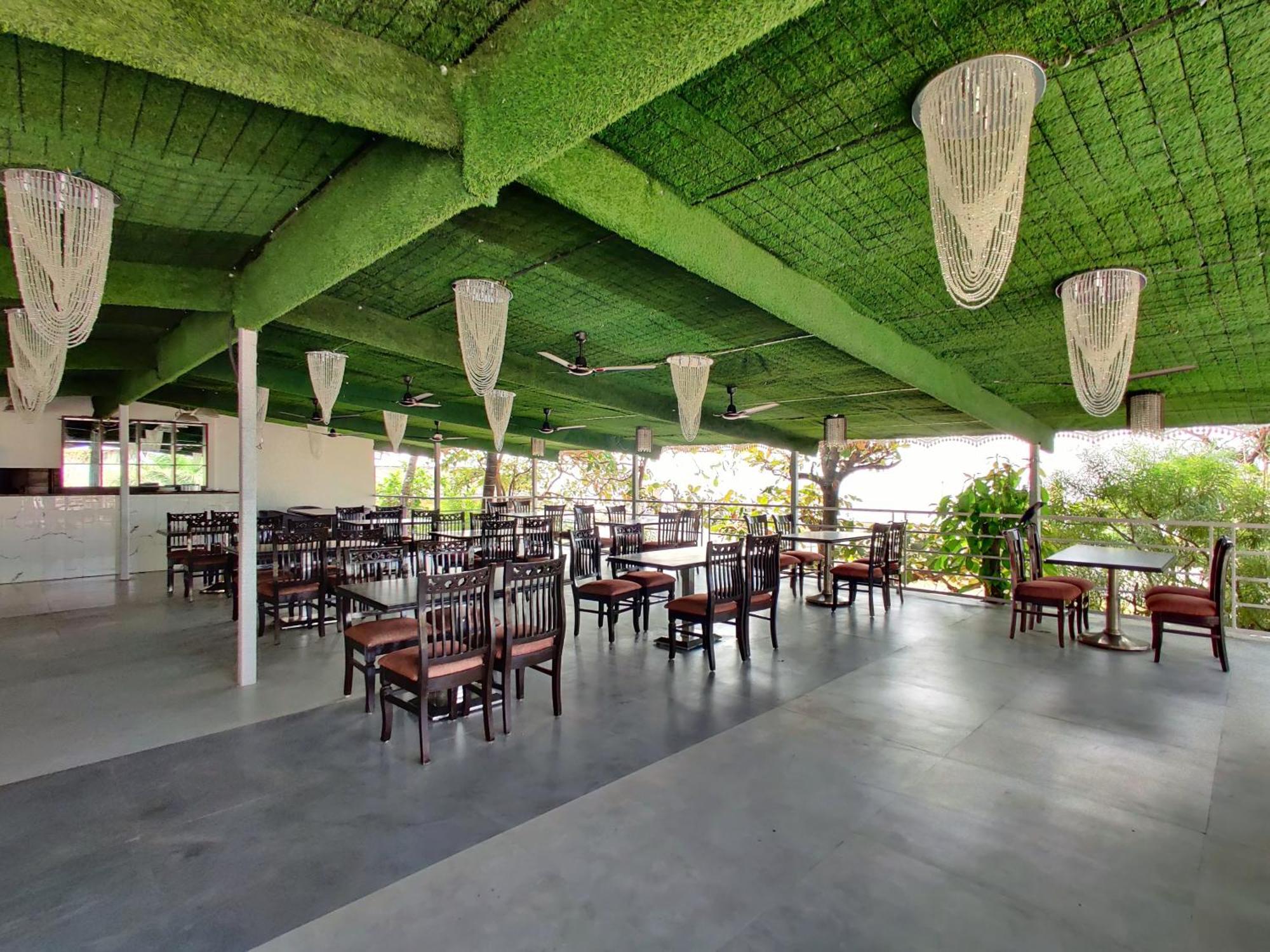 Golden Chariot Hotel Daman Exteriér fotografie