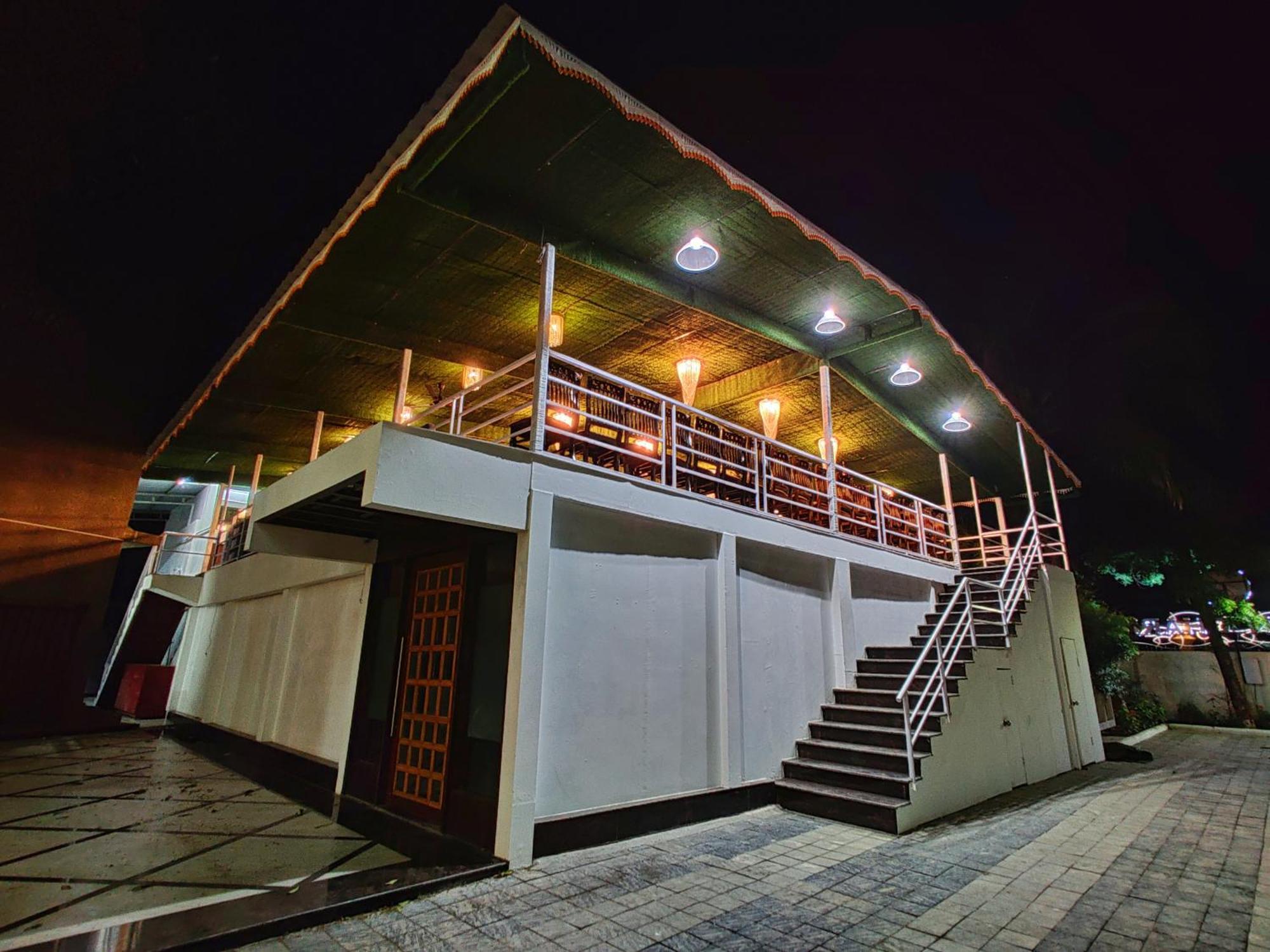 Golden Chariot Hotel Daman Exteriér fotografie