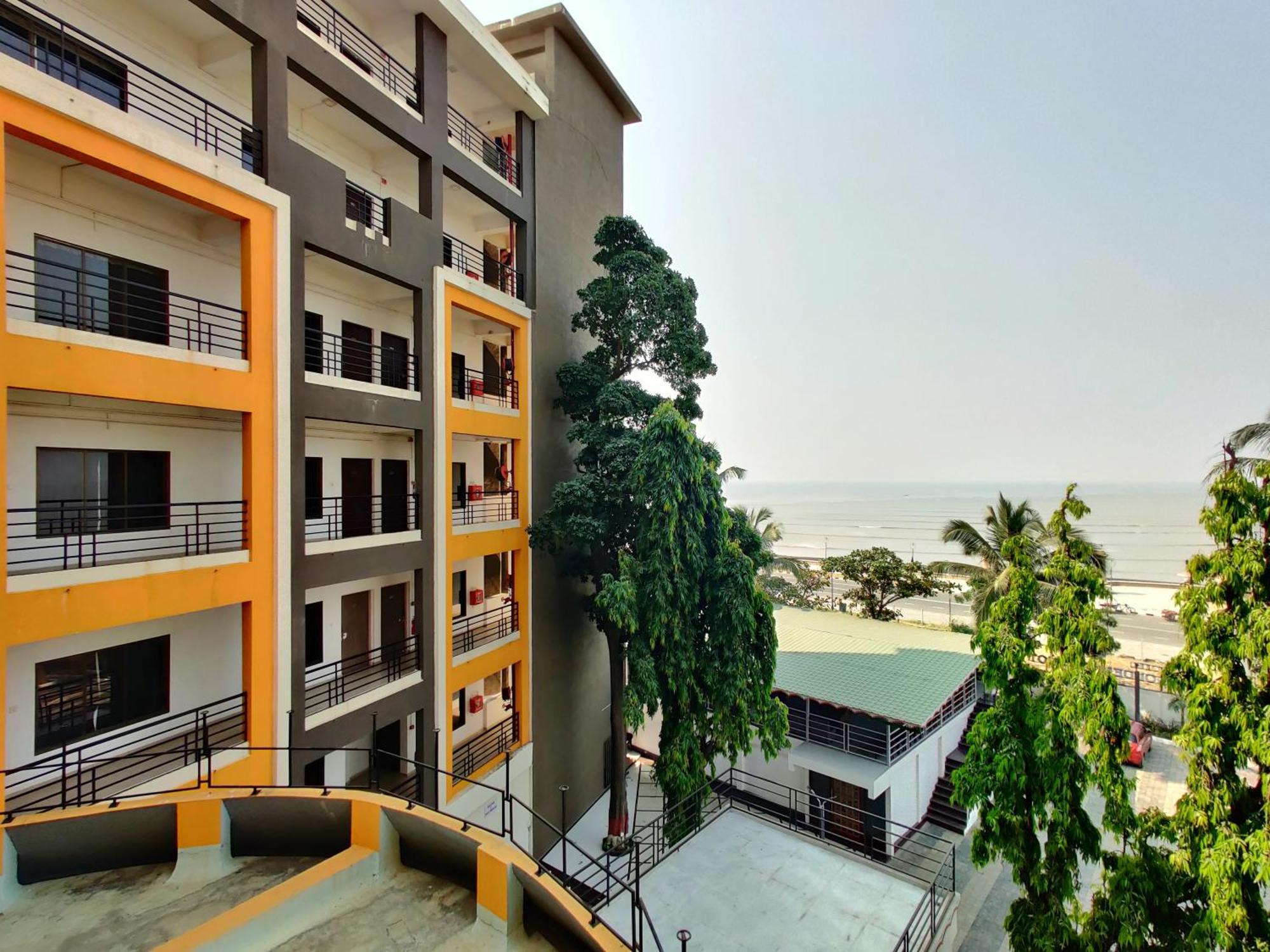 Golden Chariot Hotel Daman Exteriér fotografie