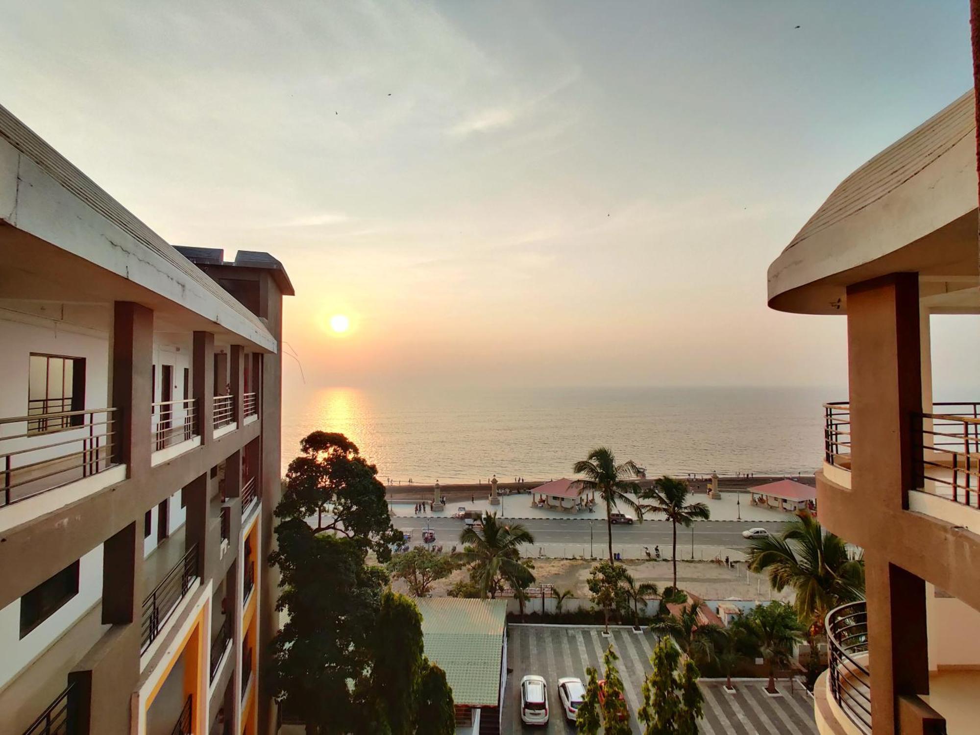 Golden Chariot Hotel Daman Exteriér fotografie