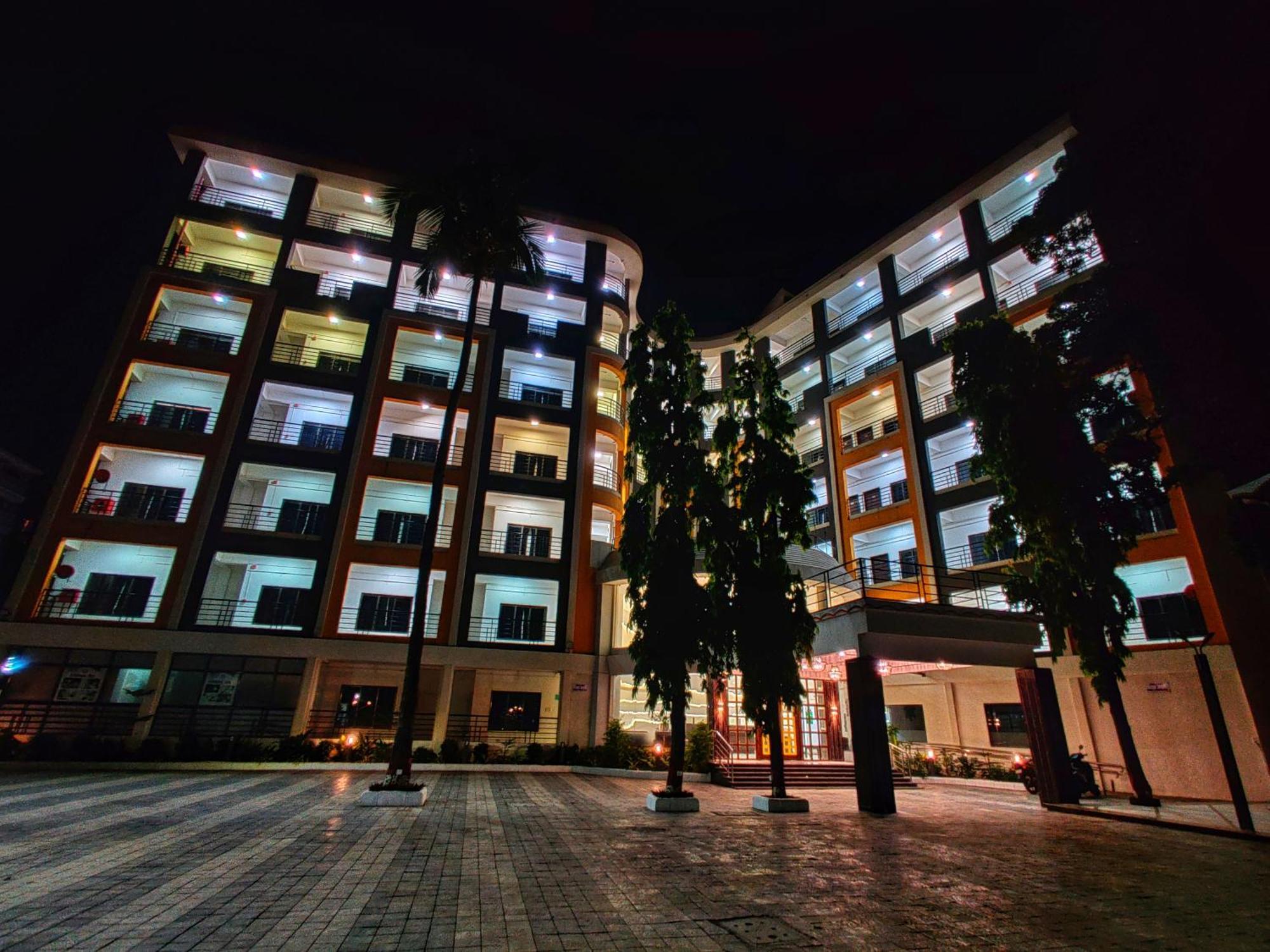 Golden Chariot Hotel Daman Exteriér fotografie