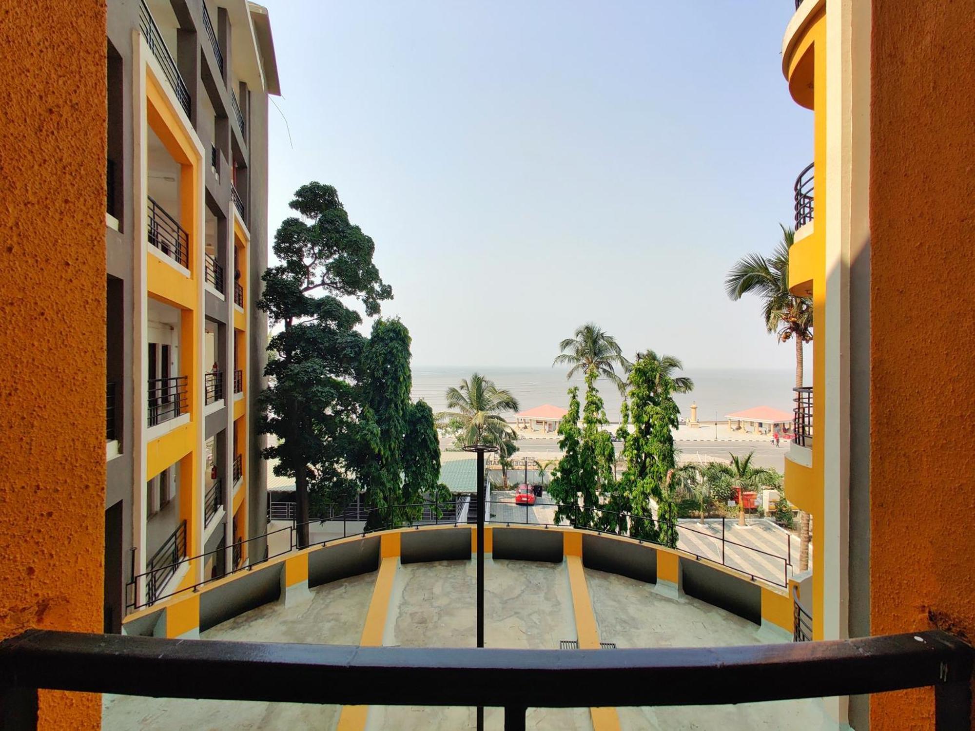 Golden Chariot Hotel Daman Exteriér fotografie