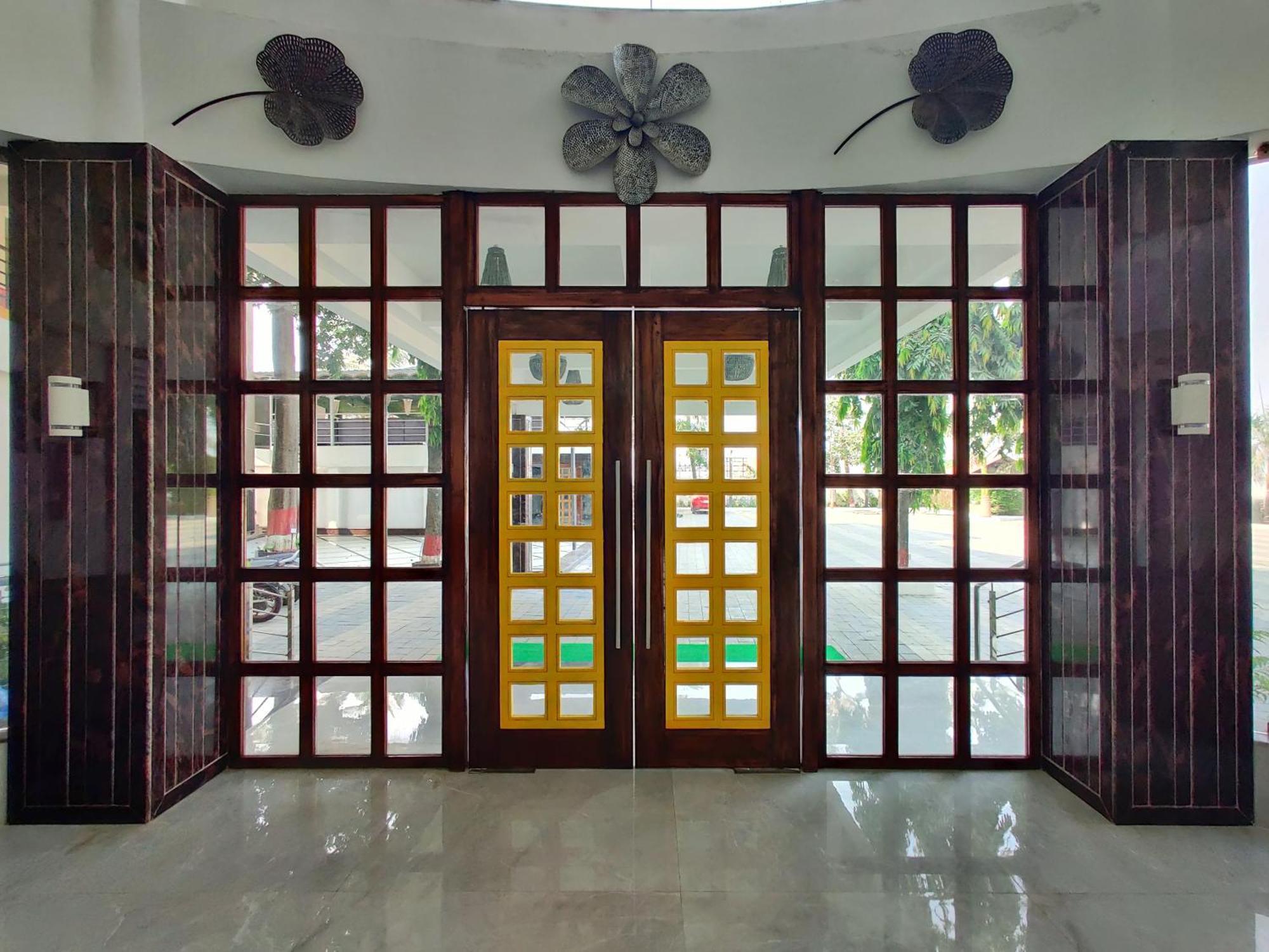 Golden Chariot Hotel Daman Exteriér fotografie