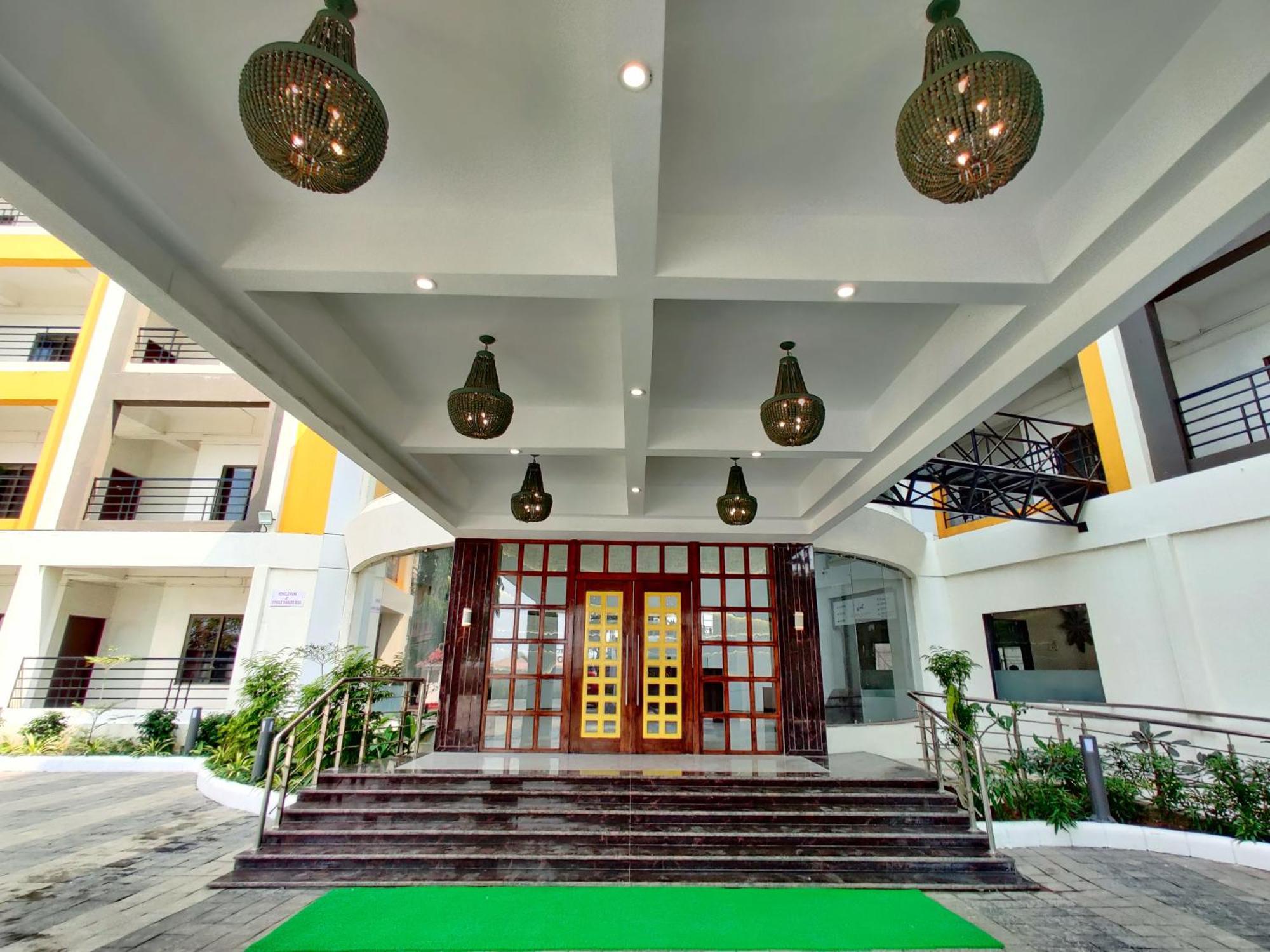 Golden Chariot Hotel Daman Exteriér fotografie