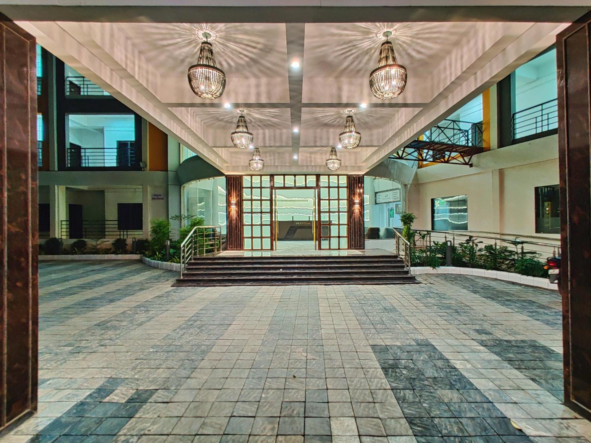 Golden Chariot Hotel Daman Exteriér fotografie