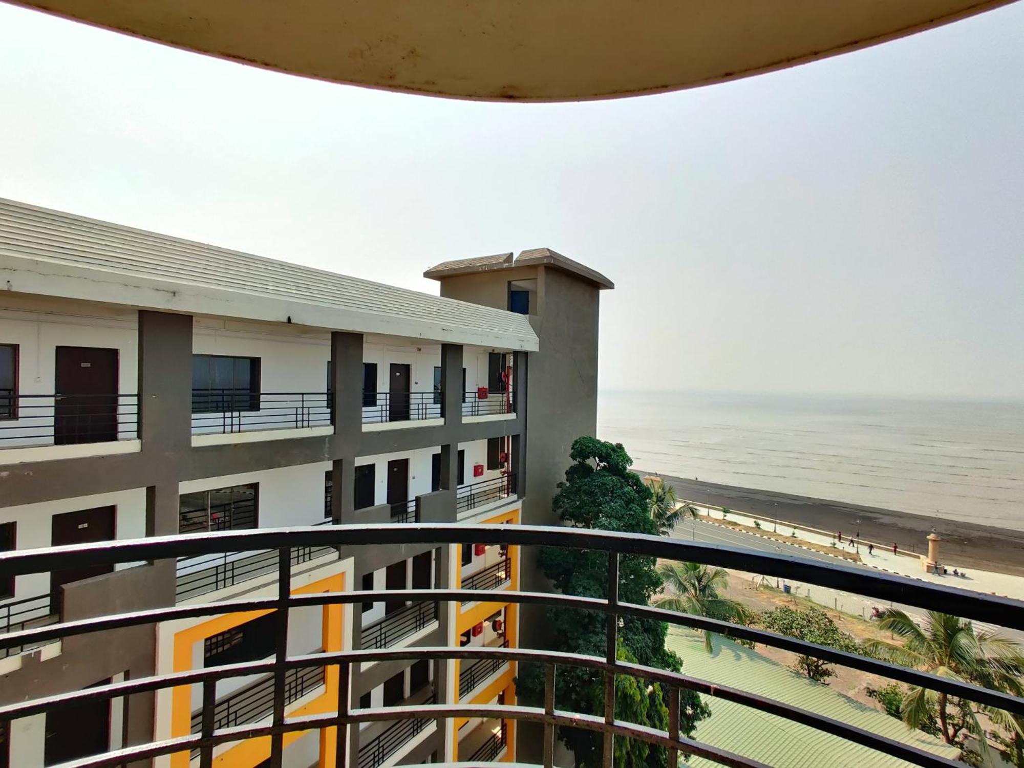 Golden Chariot Hotel Daman Exteriér fotografie