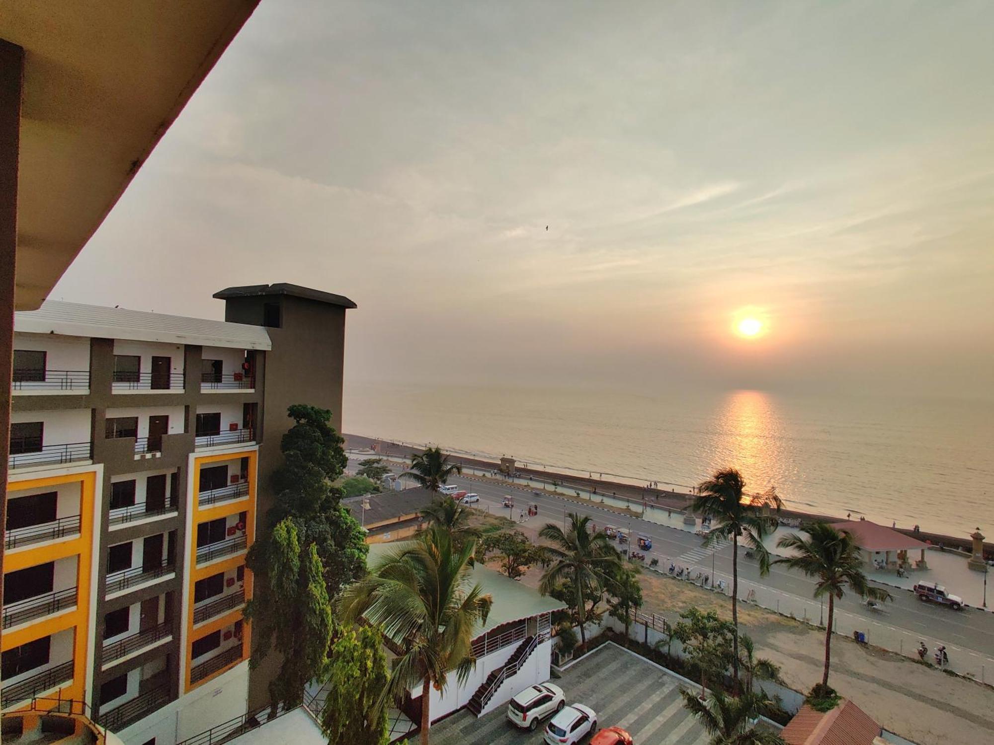 Golden Chariot Hotel Daman Exteriér fotografie