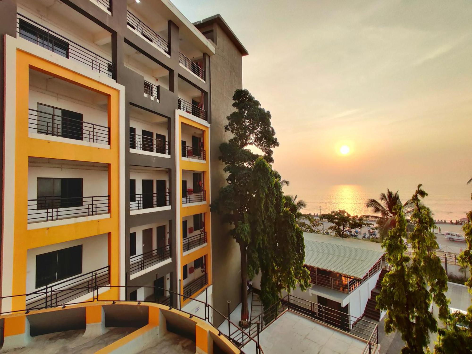 Golden Chariot Hotel Daman Exteriér fotografie