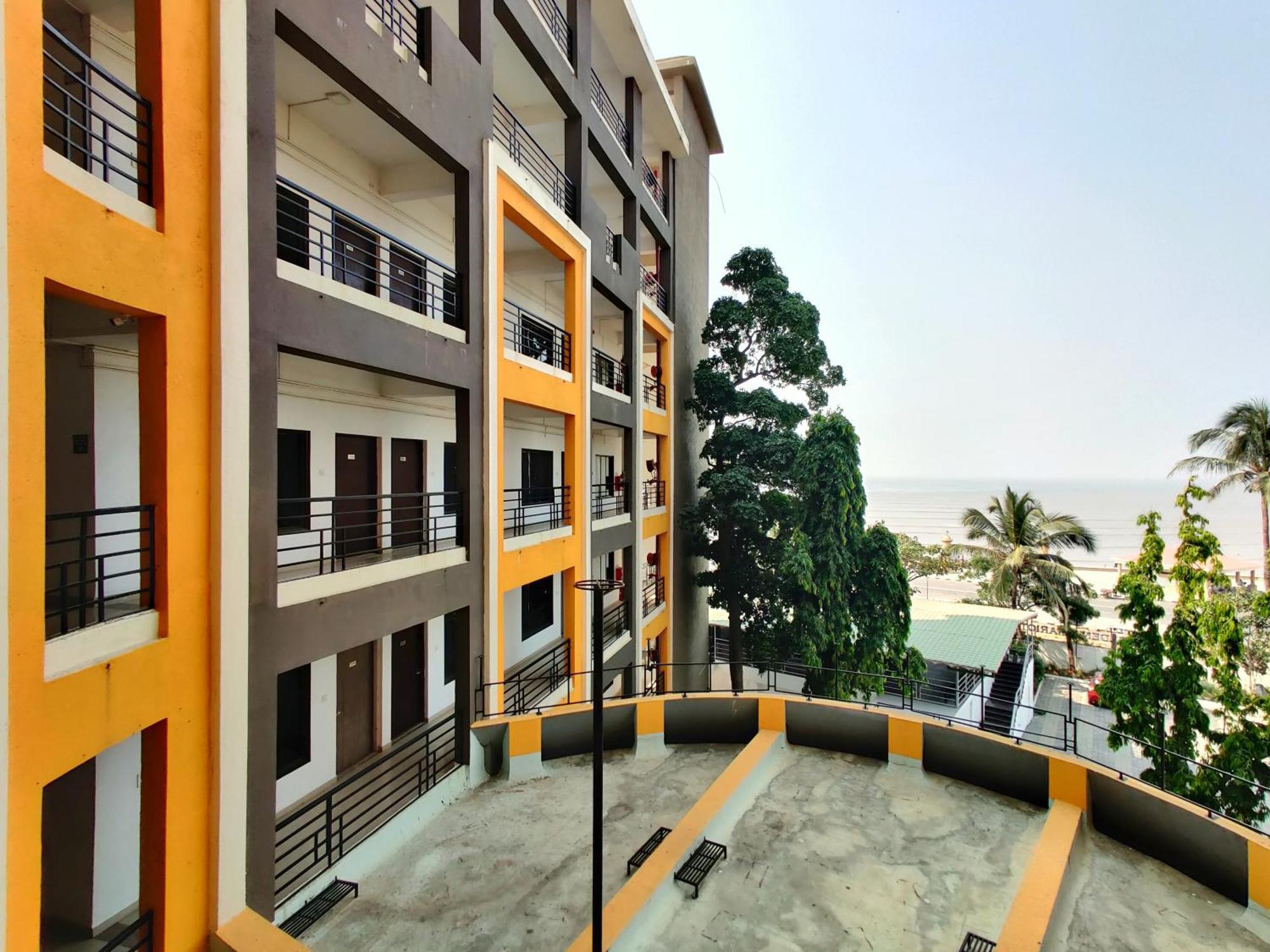 Golden Chariot Hotel Daman Exteriér fotografie