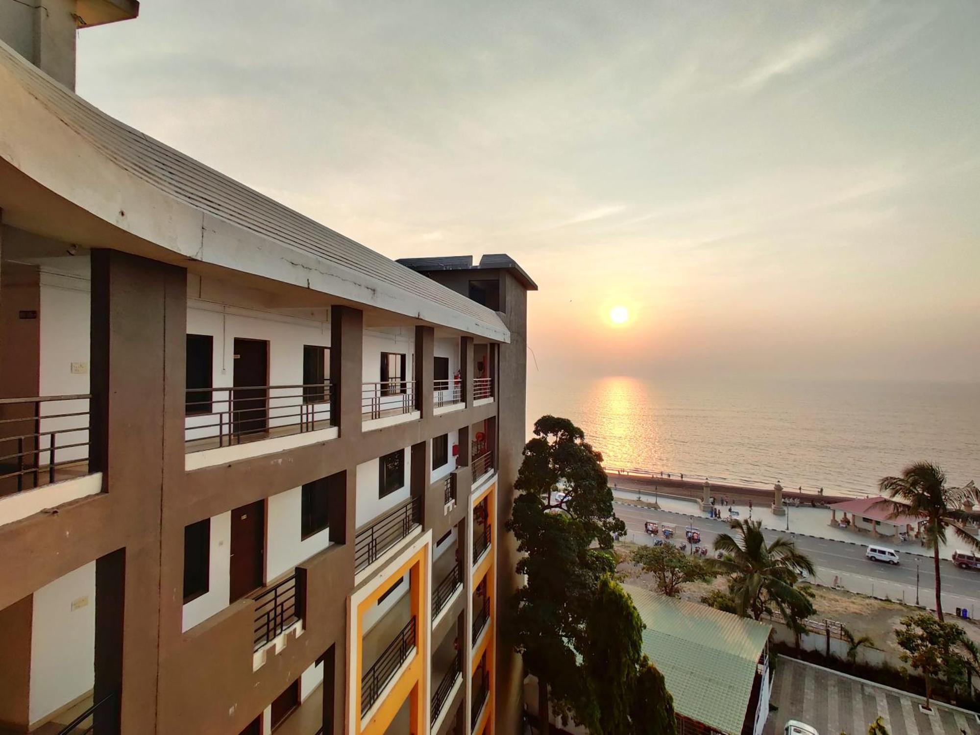 Golden Chariot Hotel Daman Exteriér fotografie