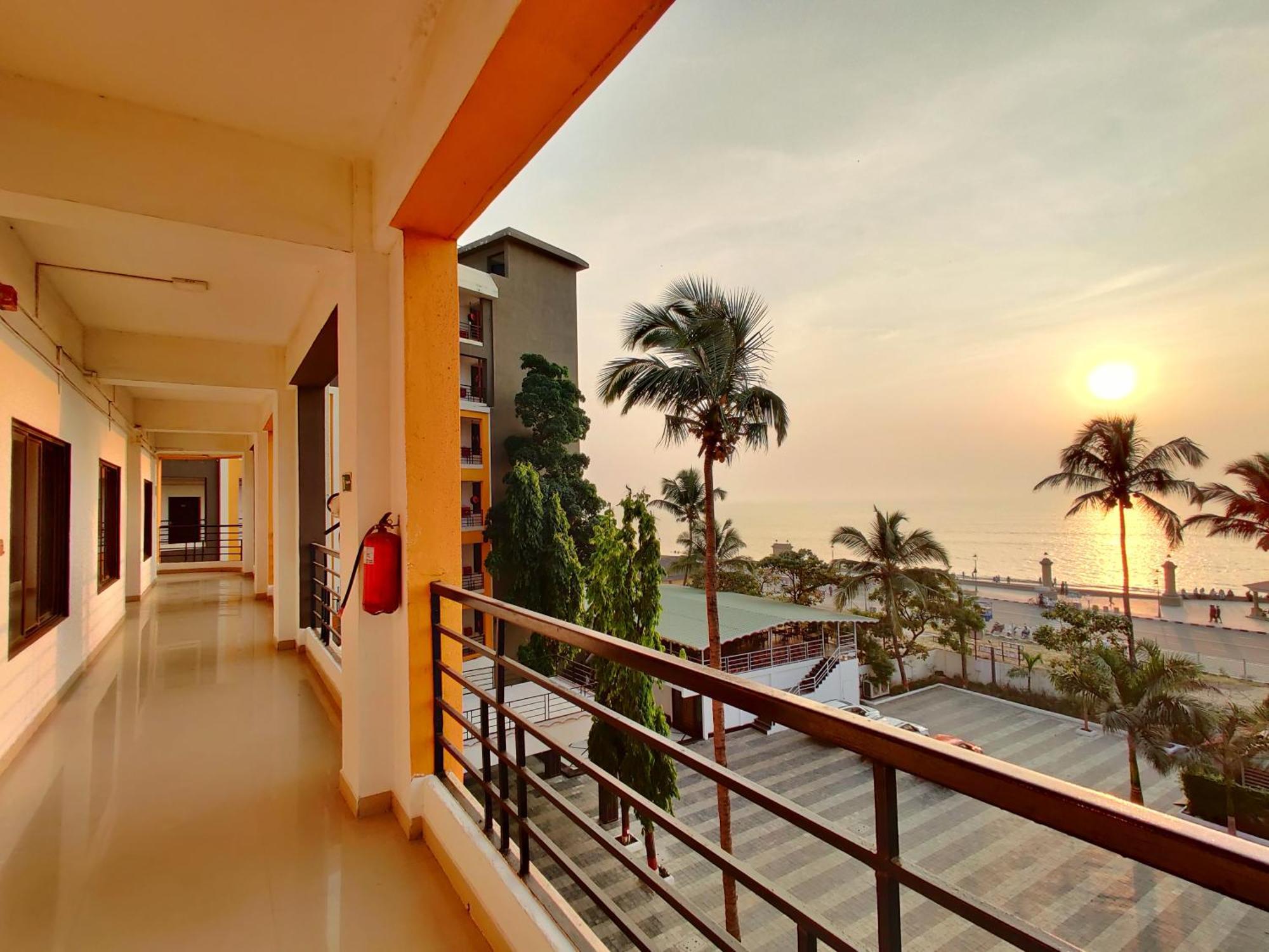 Golden Chariot Hotel Daman Exteriér fotografie
