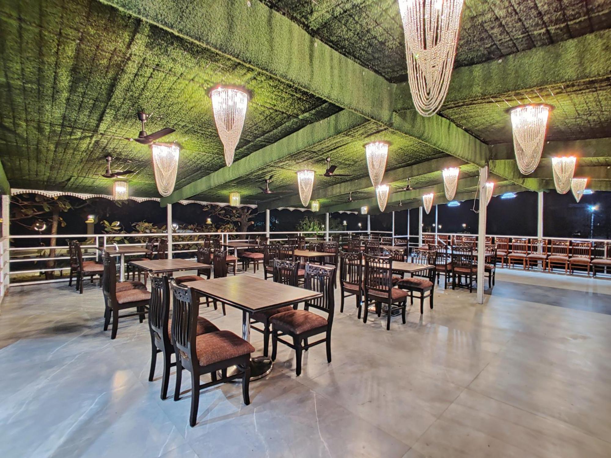 Golden Chariot Hotel Daman Exteriér fotografie