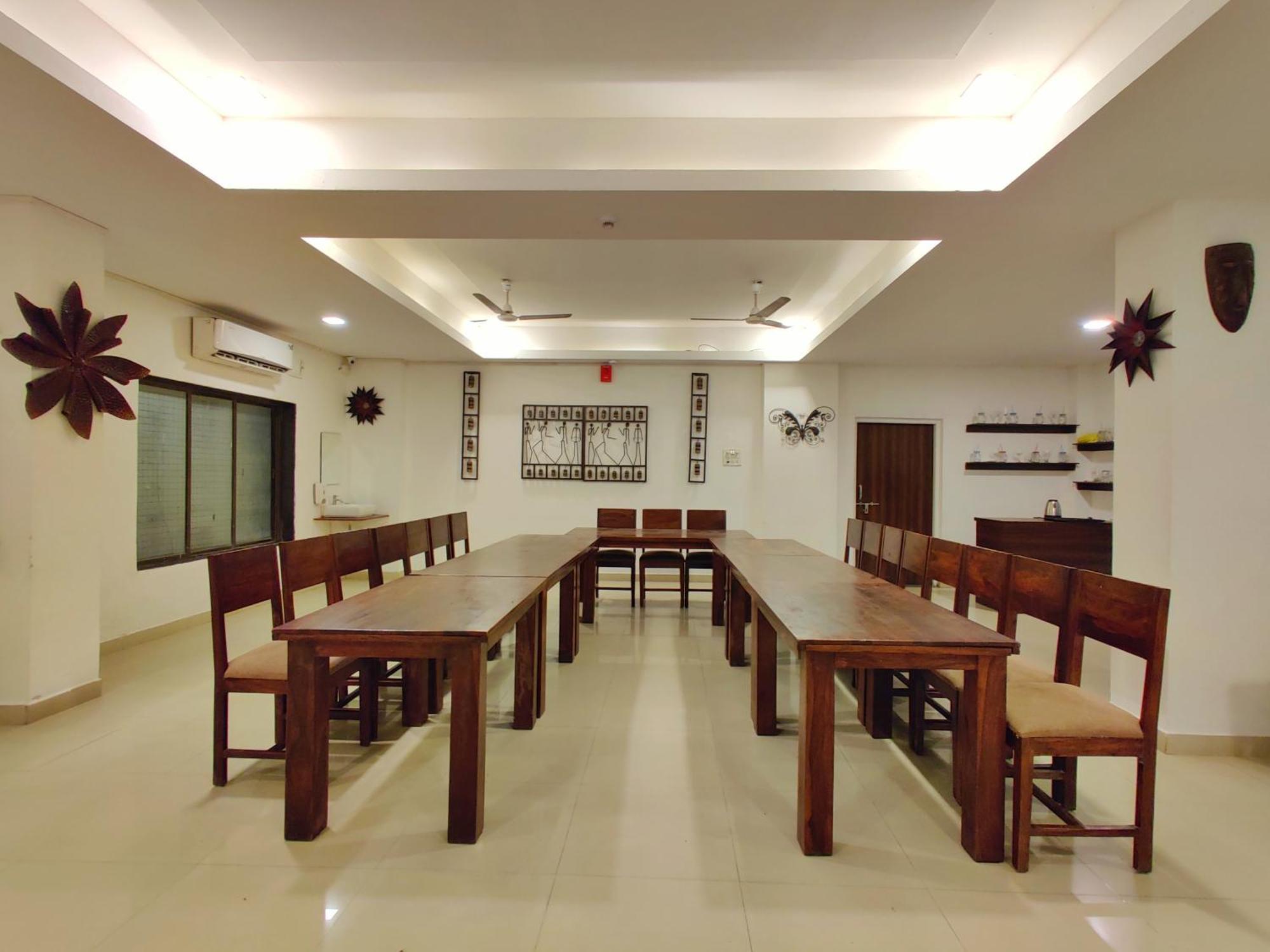 Golden Chariot Hotel Daman Exteriér fotografie