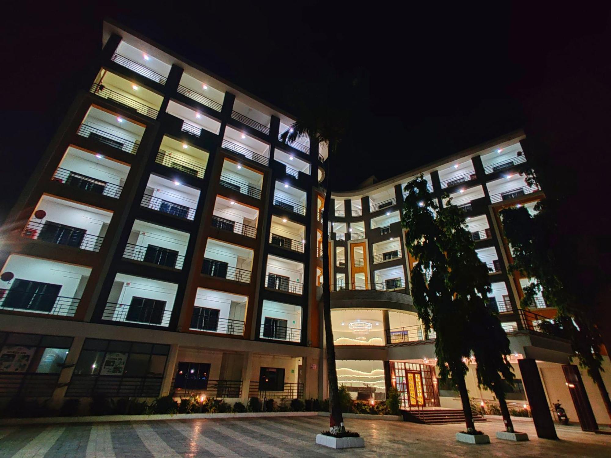 Golden Chariot Hotel Daman Exteriér fotografie